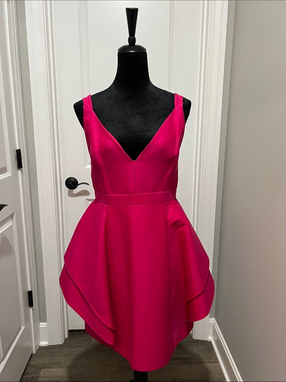 Halston Heritage Bright Fuchsia V-Neck Cocktail Dress